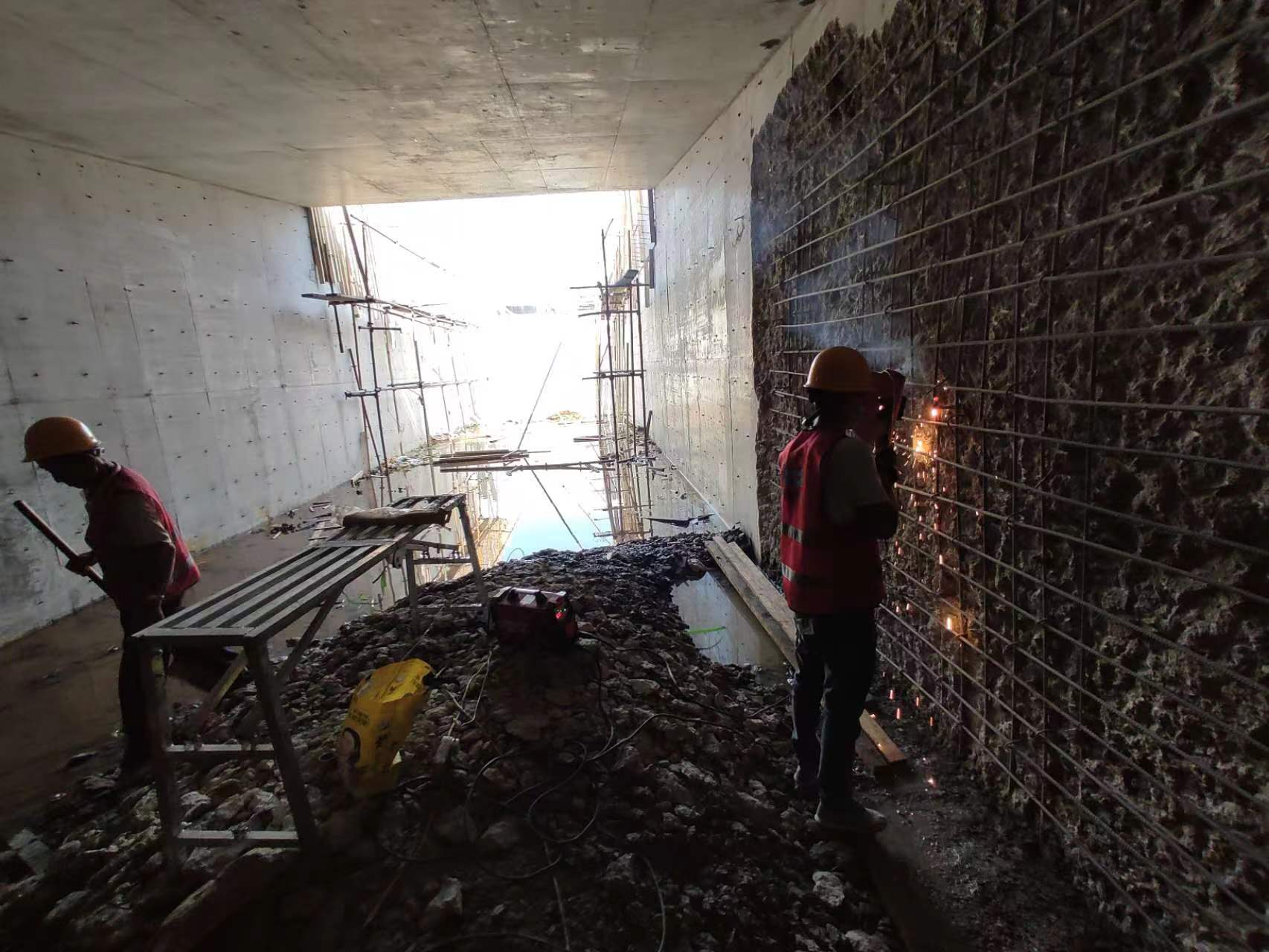 龙港挖断承重墙导致楼体开裂，加固施工方案出炉